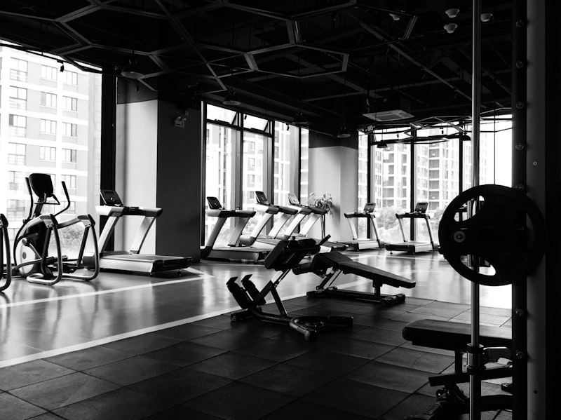 Piscina infinity y gimnasio